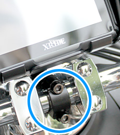 RM-XR430MC：専用マウント付属でハンドルにがっちり固定